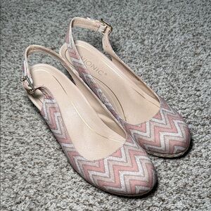 Vionic Coralina Women's Chevron Slingback‎ Wedge Size 8.5